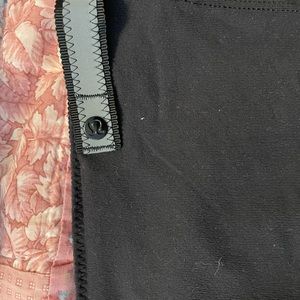 Lululemon customizable snap scarf